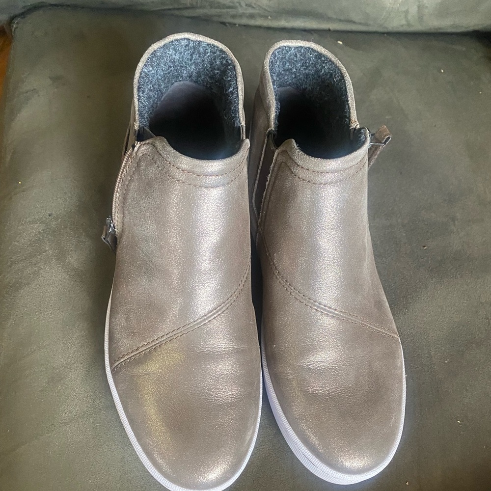Women’s Size 8 Clark ankle booties